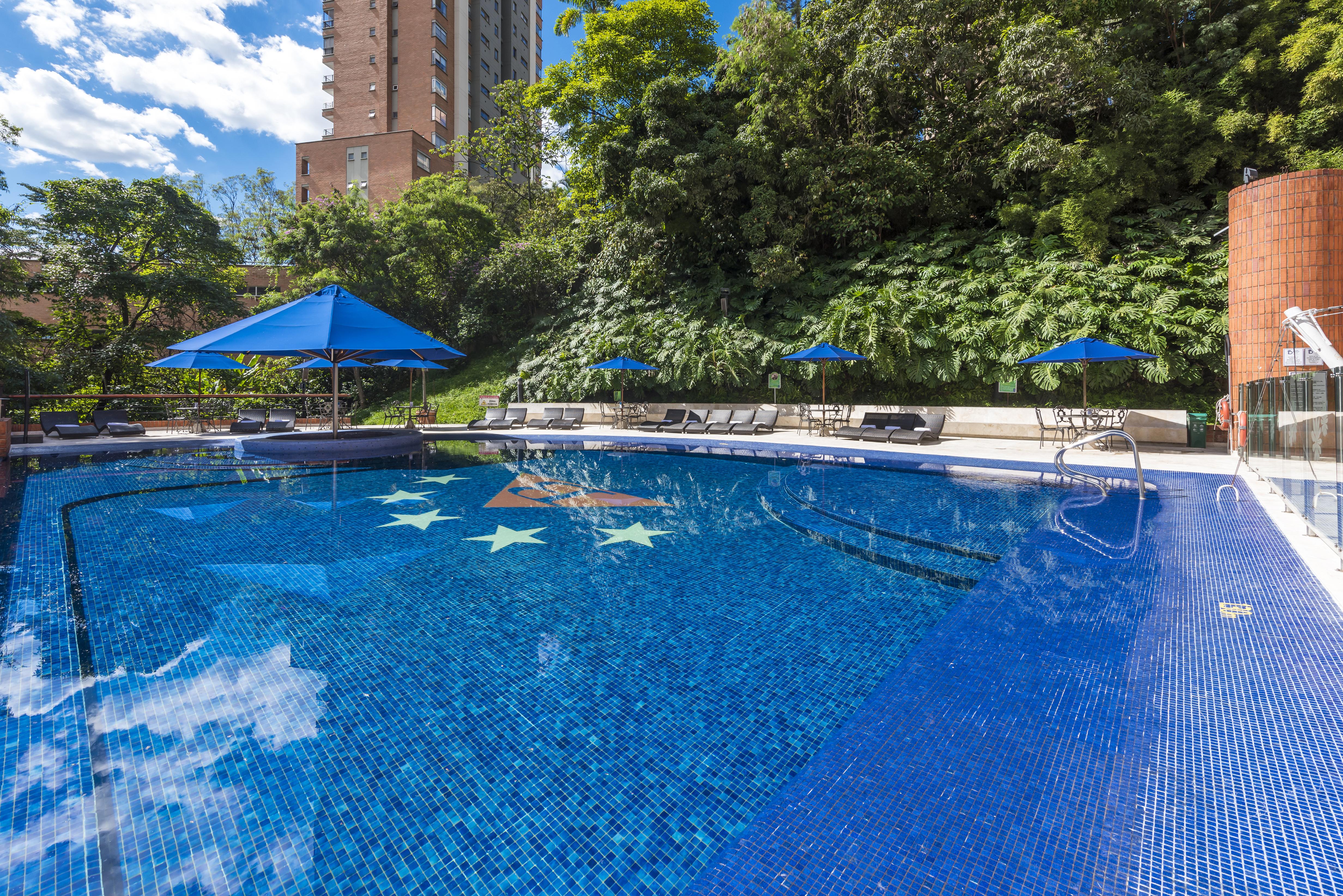 Hotel Dann Carlton Belfort Medellín Exteriör bild Swimming pool