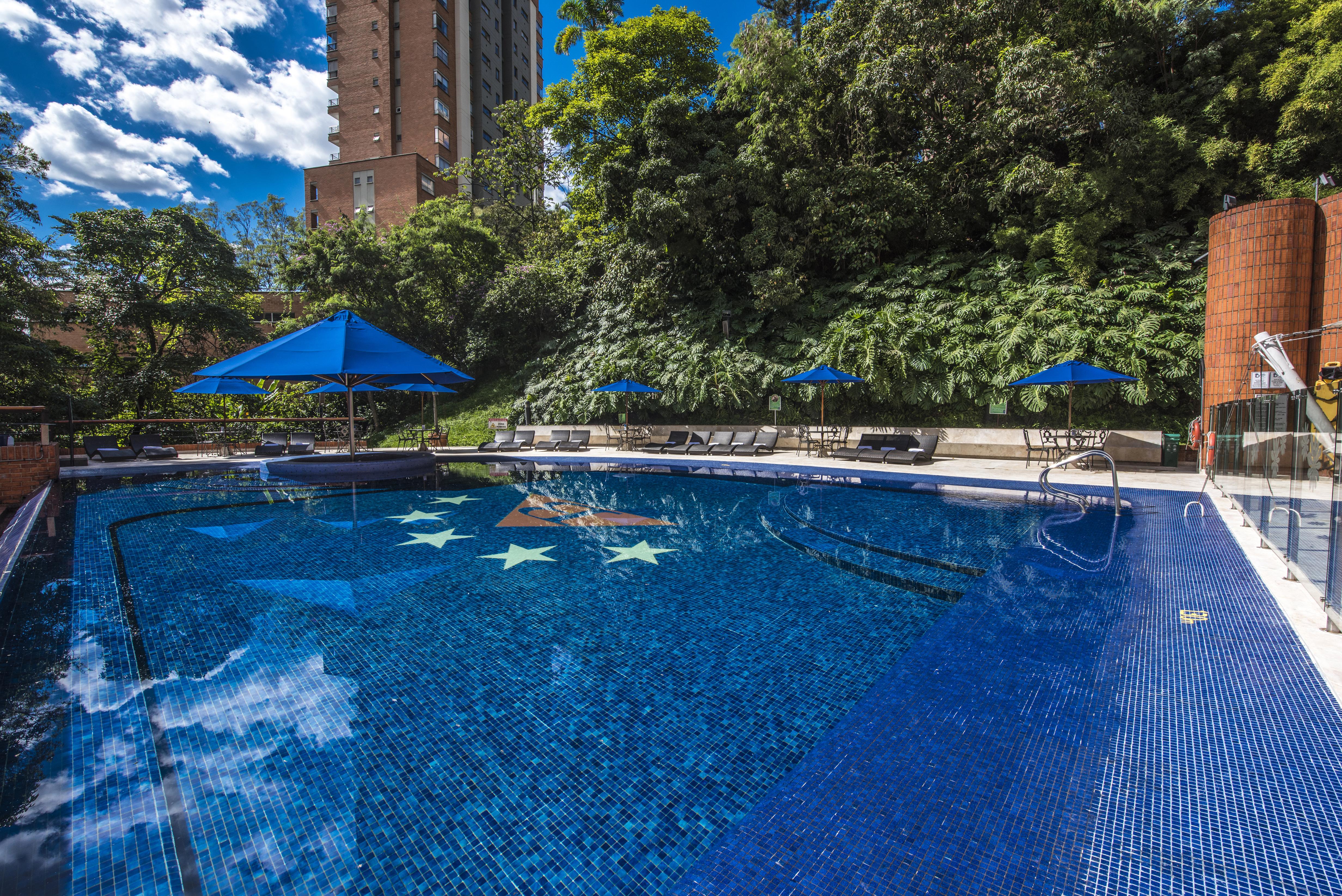 Hotel Dann Carlton Belfort Medellín Exteriör bild Swimming pool