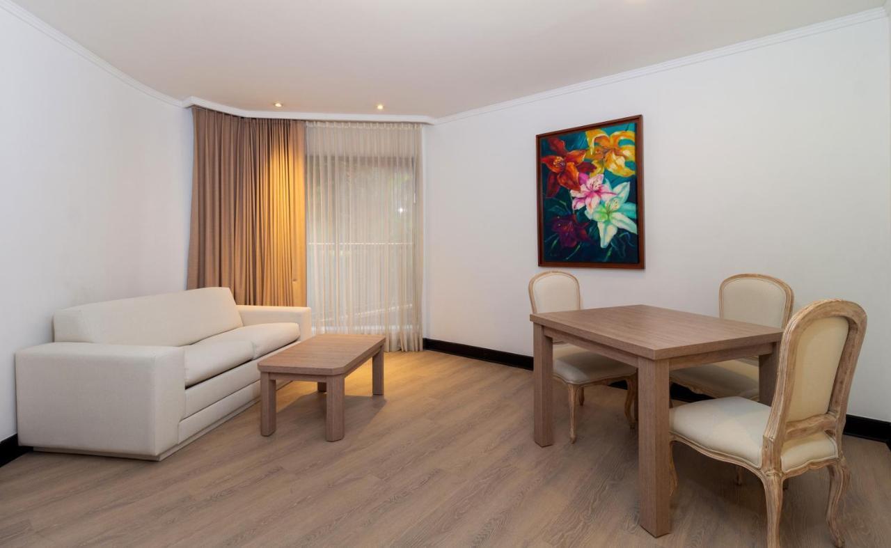 Hotel Dann Carlton Belfort Medellín Exteriör bild A living room