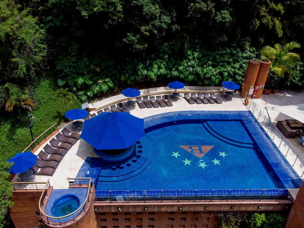 Hotel Dann Carlton Belfort Medellín Exteriör bild The swimming pool at the hotel