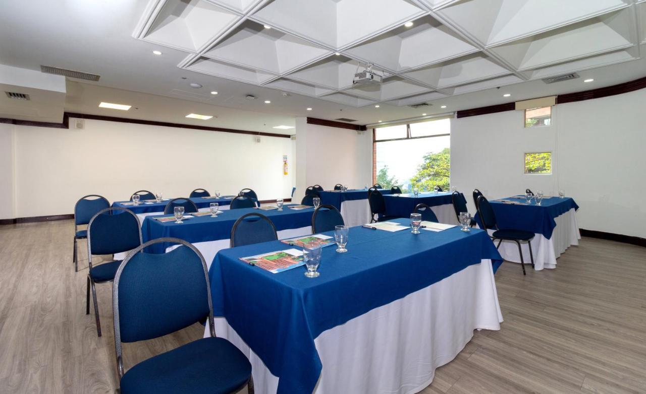 Hotel Dann Carlton Belfort Medellín Exteriör bild Meeting room