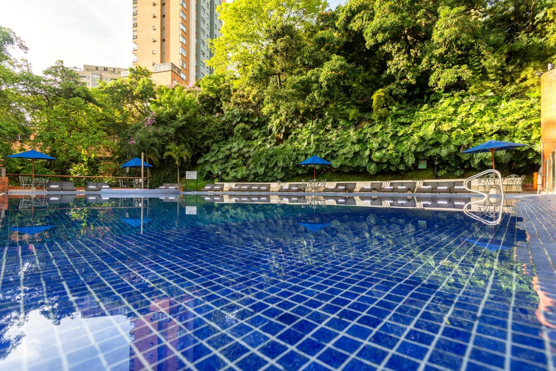 Hotel Dann Carlton Belfort Medellín Exteriör bild Swimming pool